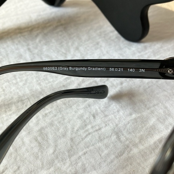 Coach: Gray Horse & Carriage (L1147) Burgundy Gradient Sunglasses with case - Picture 3 of 16